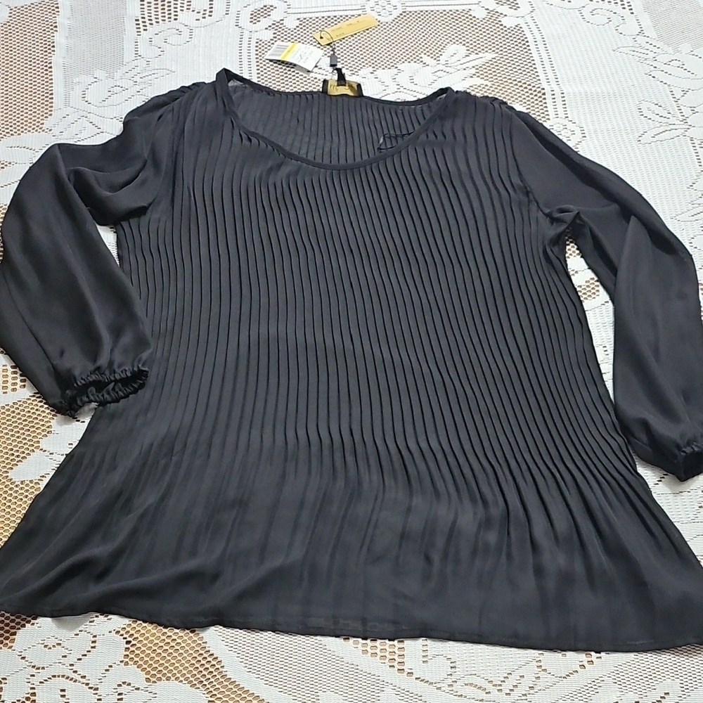 NWT Melissa Paige Black Pleated Oversized Blouse